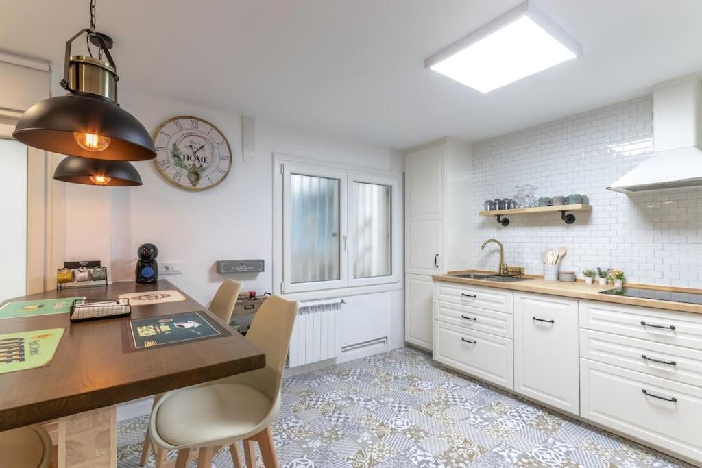 Apt In The Old Town With Cool Terrace!! Private Parking Билбао Екстериор снимка