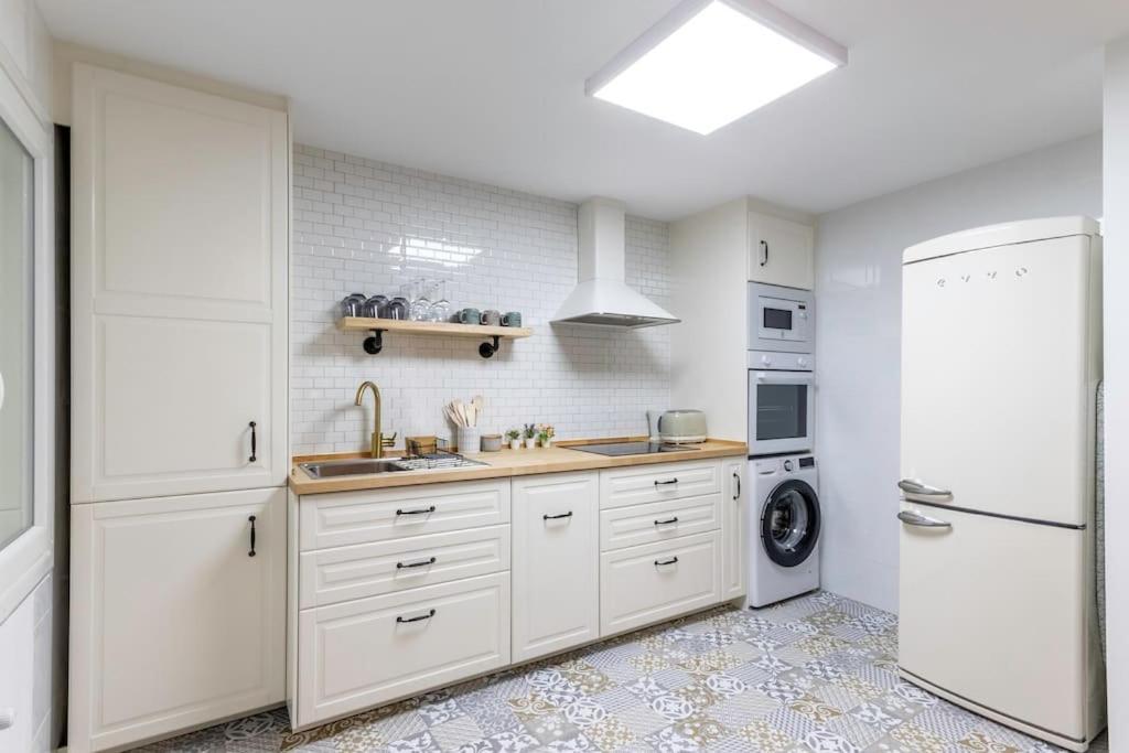 Apt In The Old Town With Cool Terrace!! Private Parking Билбао Екстериор снимка